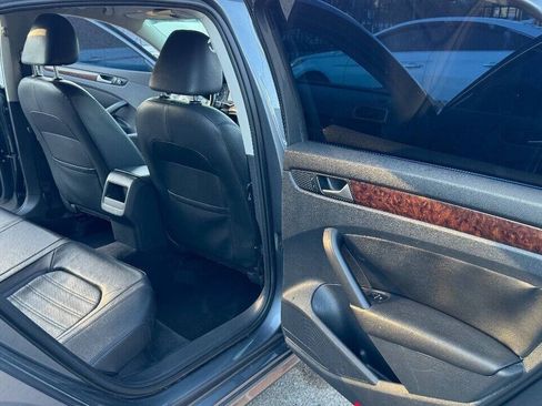 Used 2012 Volkswagen Passat 2.5 SEL Premium FWD image 17
