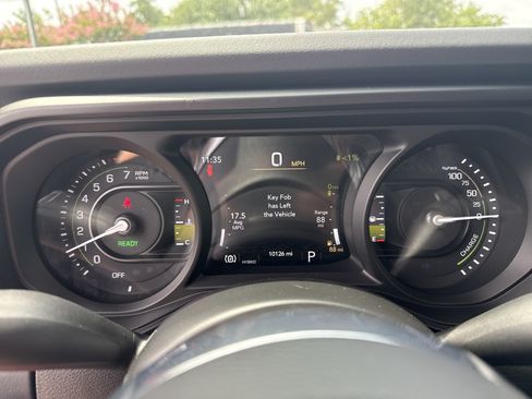 Used 2025 Jeep Wrangler Unlimited Sahara AWD/4WD image 7