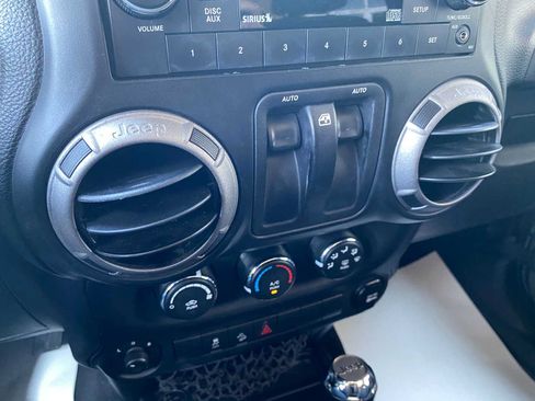 Used 2013 Jeep Wrangler Sport AWD/4WD image 16