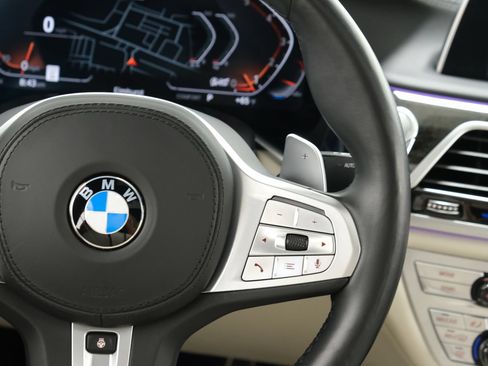 Used 2022 BMW 750i xDrive w/ Executive Package AWD/4WD image 13