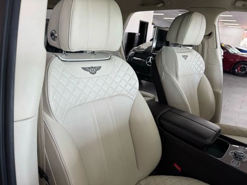 Used 2017 Bentley Bentayga image 15
