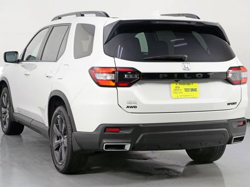 Used 2025 Honda Pilot Sport image 46