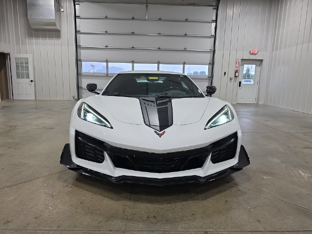 Used 2023 Chevrolet Corvette Z06 w/ Z07 Performance Package RWD image 3