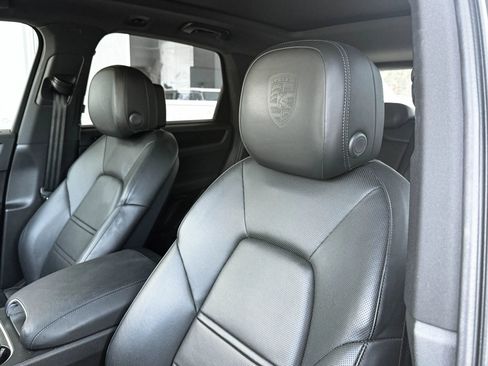 Used 2022 Porsche Cayenne Platinum Edition AWD/4WD image 23