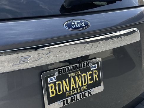 Used 2022 Ford Explorer XLT image 29