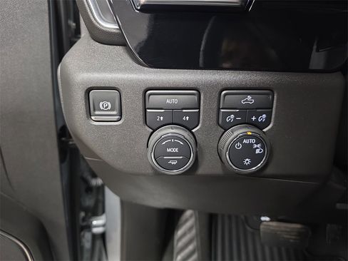 Certified 2025 Chevrolet Silverado 1500 LT image 25