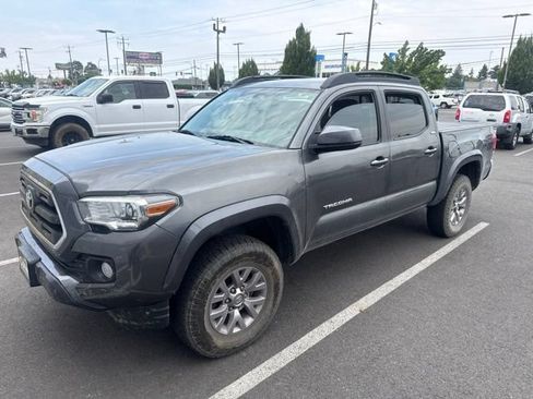 Used 2016 Toyota Tacoma SR5 w/ SR5 Appearance Package (SN) AWD/4WD image 3