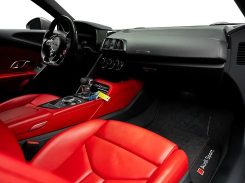 Used 2018 Audi R8 V10 plus AWD/4WD image 2