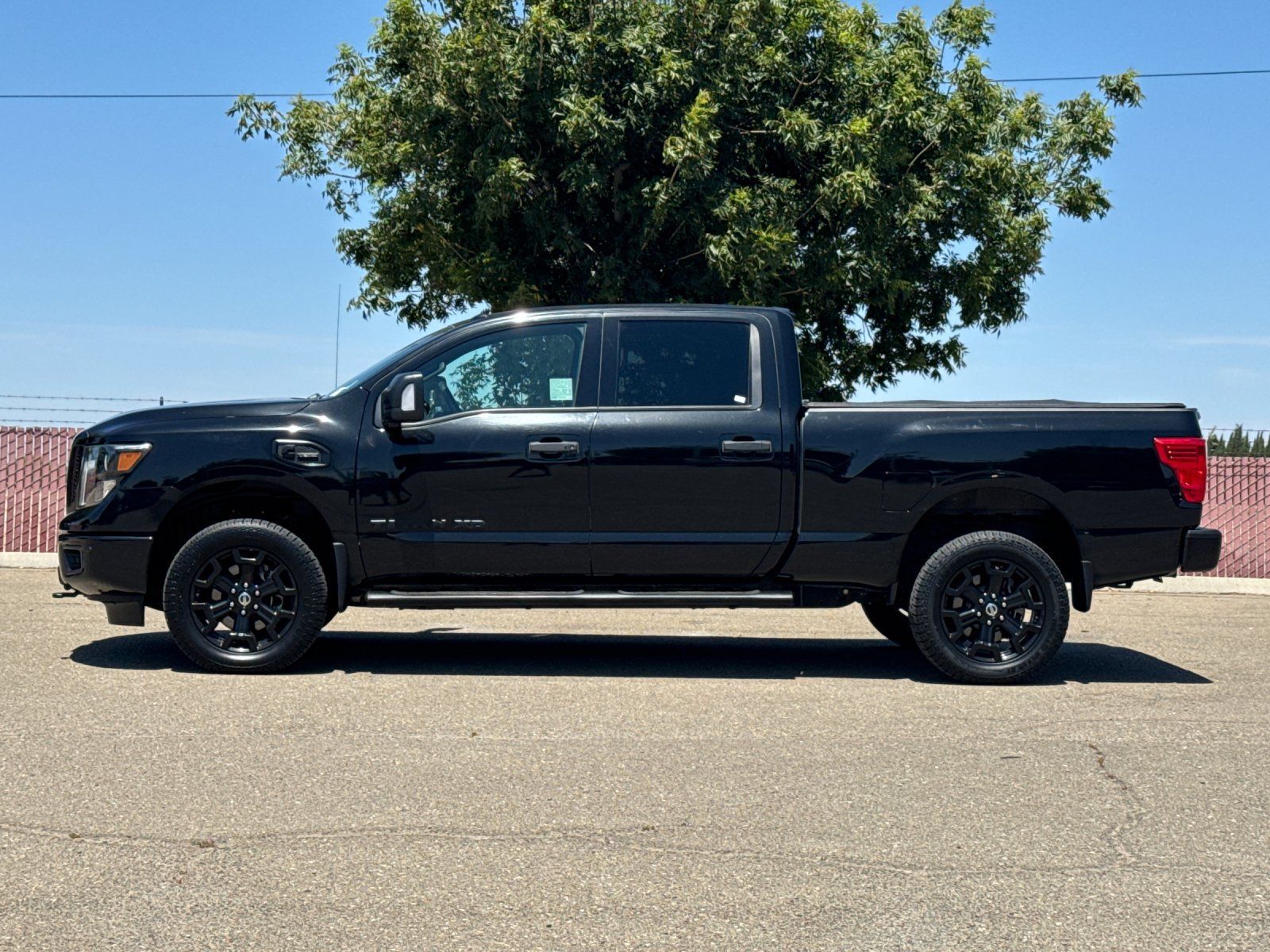 Used 2018 Nissan Titan SV w/ SV Convenience Package AWD/4WD image 7
