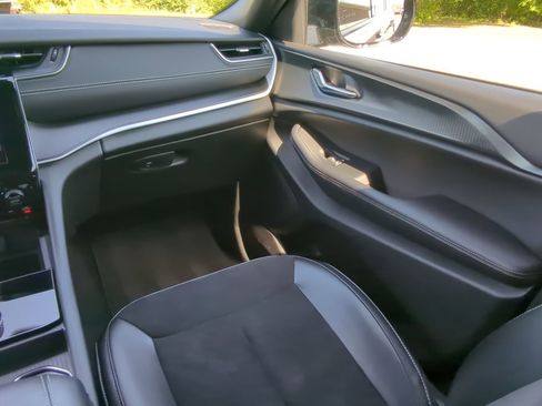 Used 2024 Jeep Grand Cherokee L Laredo image 15