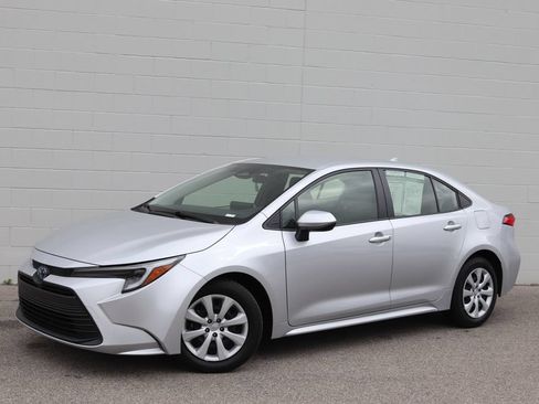 Used 2025 Toyota Corolla LE FWD image 21