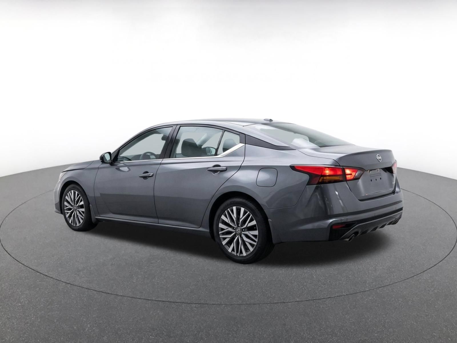 Used 2025 Nissan Altima 2.5 SV FWD image 6