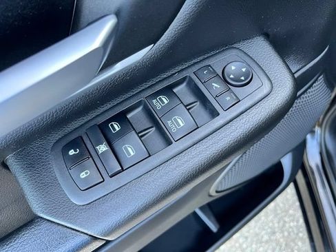 Used 2022 RAM 1500 Big Horn AWD/4WD image 17