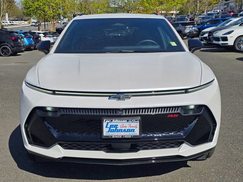 Used 2025 Chevrolet Equinox EV RS FWD image 2