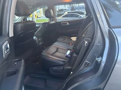 Used 2020 Nissan Pathfinder SL FWD image 5