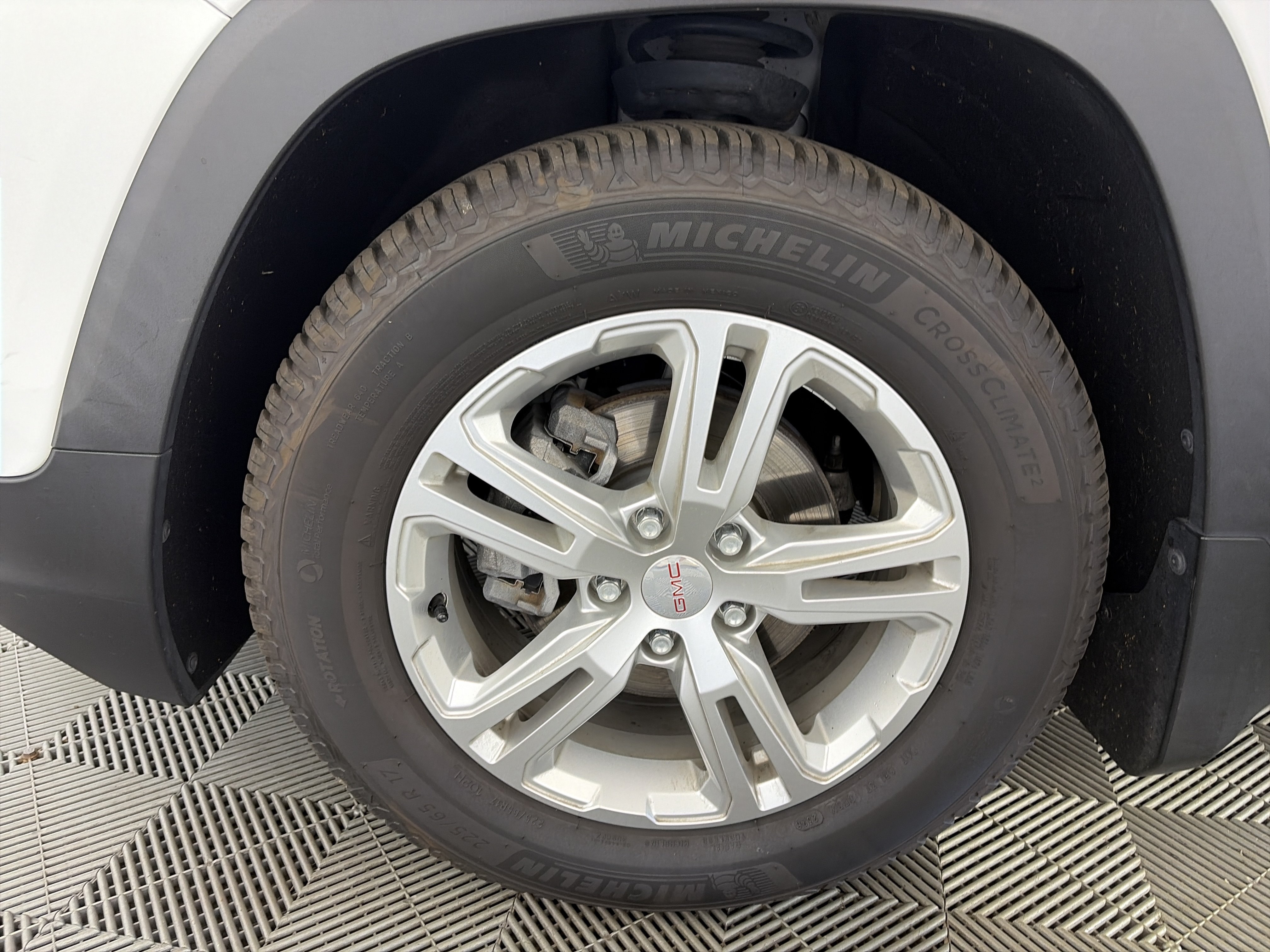 Used 2018 GMC Terrain SLE w/ Driver Convenience Package FWD image 13