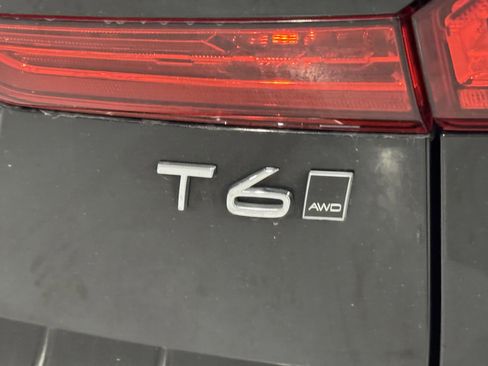 Used 2018 Volvo XC60 T6 Momentum w/ Convenience Package image 22