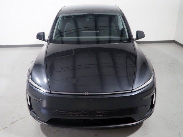 Used 2026 Tesla Model Y Long Range RWD image 12