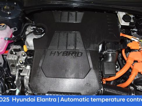 Used 2025 Hyundai Elantra Limited FWD image 8