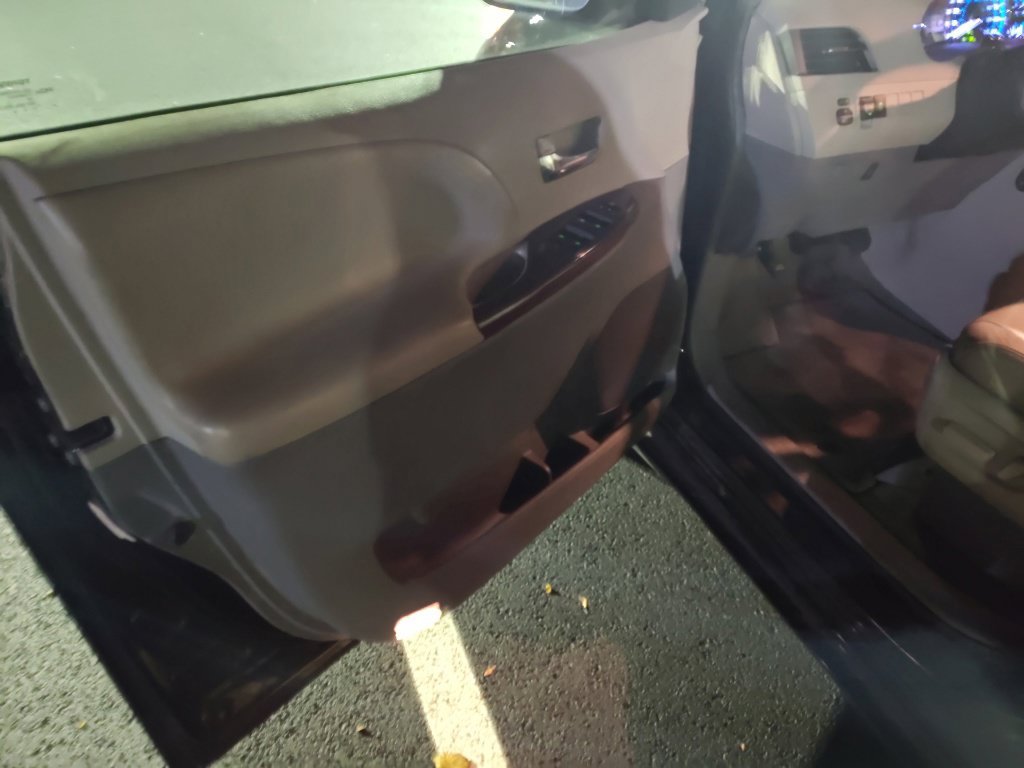 Used 2013 Toyota Sienna XLE FWD image 7