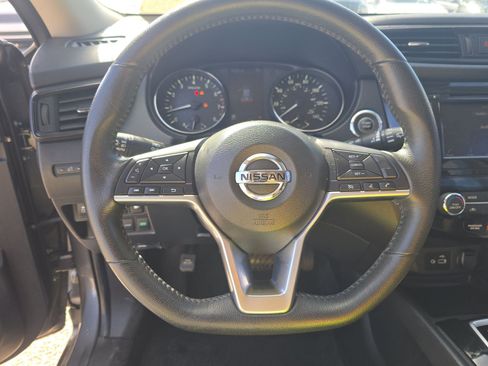 Used 2020 Nissan Rogue SV image 13