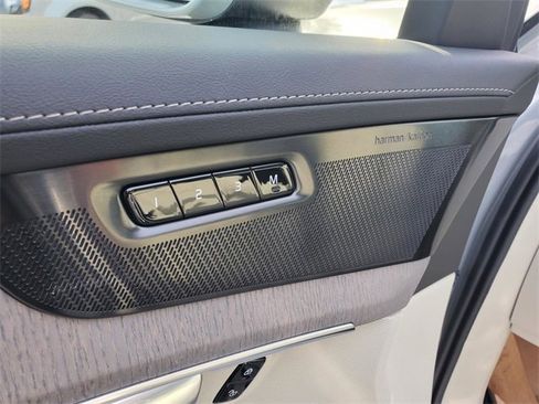 New 2026 Volvo XC90 T8 Ultra image 11