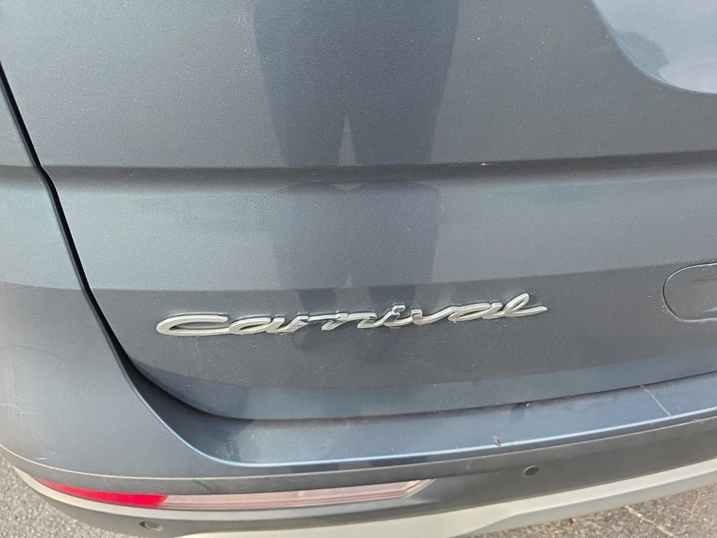 Used 2022 Kia Carnival EX FWD image 6
