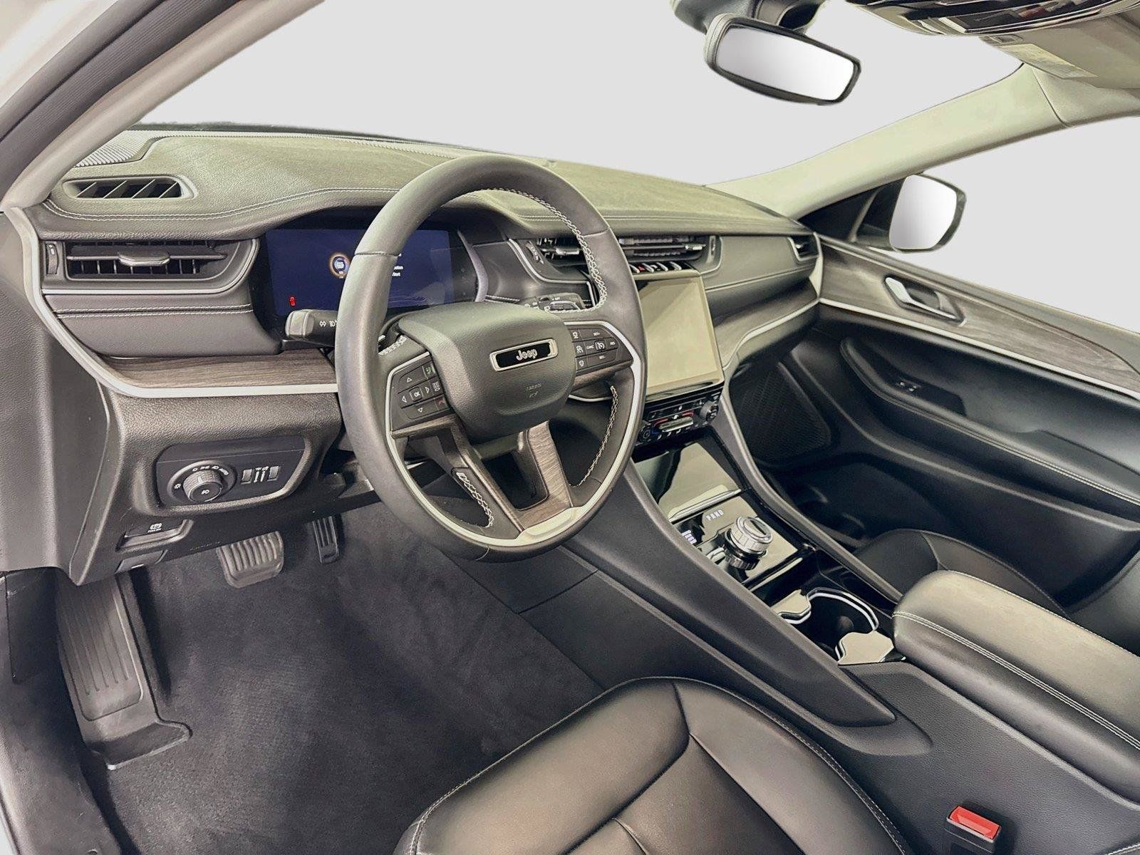 Used 2023 Jeep Grand Cherokee L Limited AWD/4WD image 3