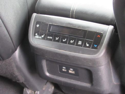 Used 2022 Nissan Pathfinder SL w/ SL Premium Package image 39