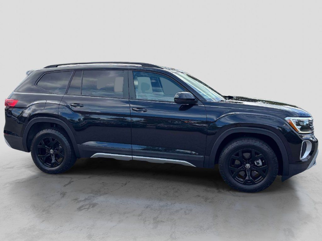 Used 2024 Volkswagen Atlas Peak Edition SE AWD/4WD image 6