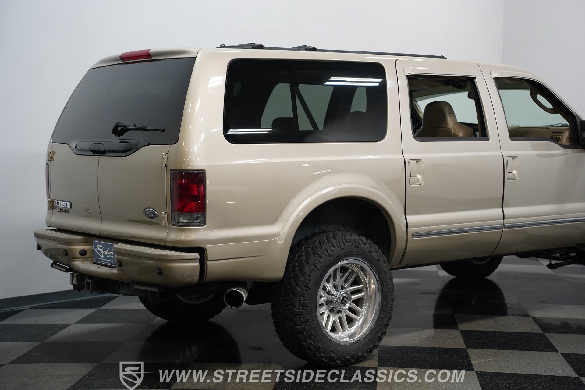 Used 2005 Ford Excursion Limited AWD/4WD image 25