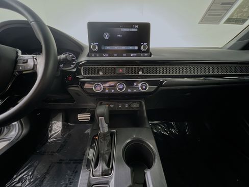 Used 2025 Honda Civic Sport image 25