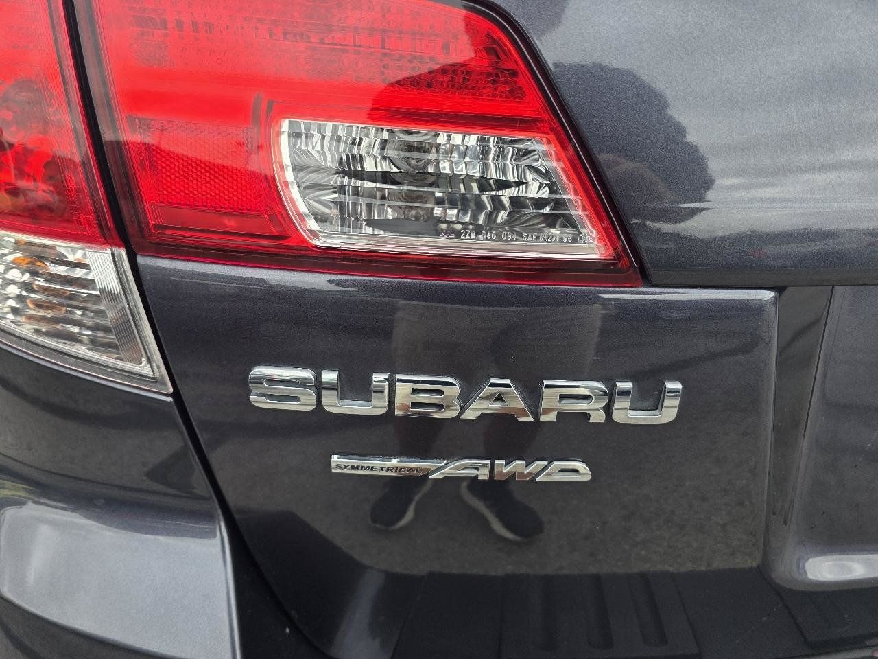 Used 2013 Subaru Outback 2.5i Limited w/ Moonroof Pkg AWD/4WD image 4