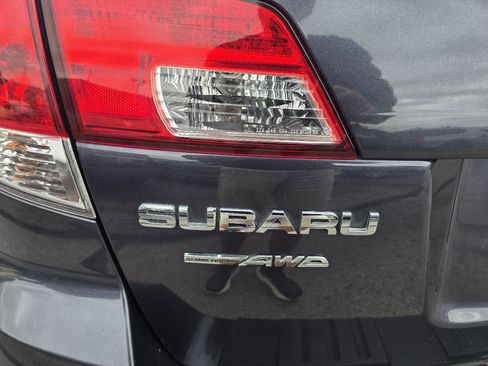 Used 2013 Subaru Outback 2.5i Limited w/ Moonroof Pkg image 4