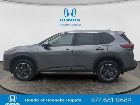 Used 2024 Nissan Rogue SV AWD/4WD image 2