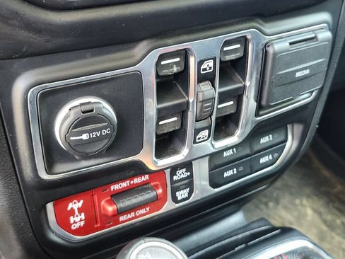 Used 2021 Jeep Wrangler Unlimited Rubicon w/ Dual Top Group AWD/4WD image 24