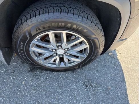 Used 2017 GMC Acadia SLE w/ Driver Alert Package I AWD/4WD image 9