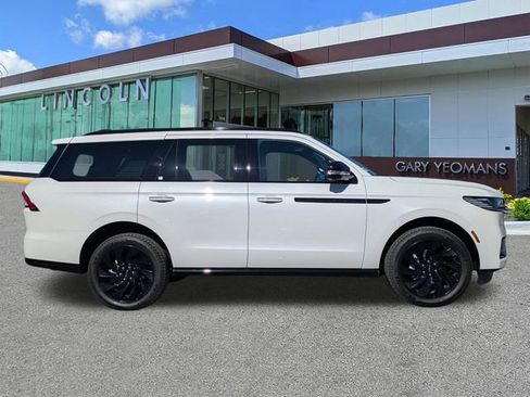 New 2025 Lincoln Navigator Reserve w/ Jet Appearance Package AWD/4WD image 3