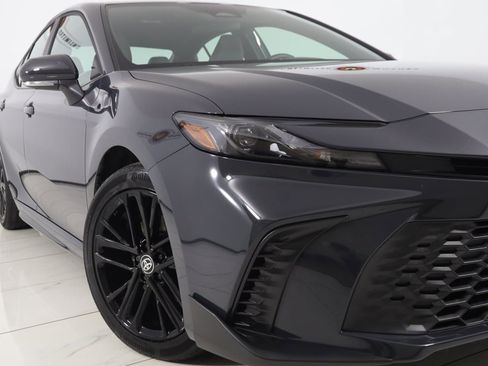 Used 2025 Toyota Camry SE image 14