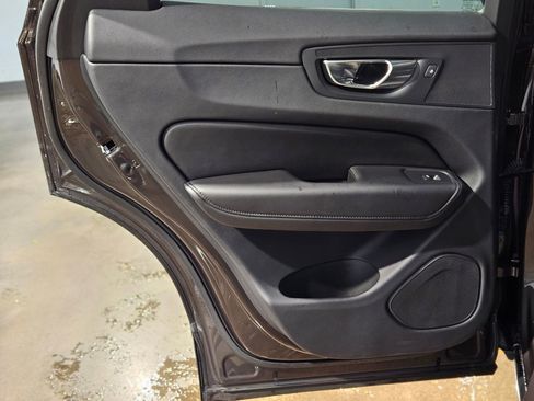 Used 2024 Volvo XC60 B5 Plus image 31
