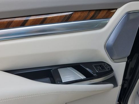 Used 2025 Cadillac Escalade Sport Platinum AWD/4WD image 19