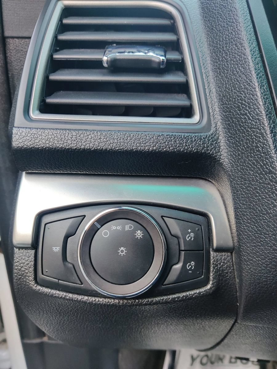 Used 2018 Ford Explorer XLT AWD/4WD image 26