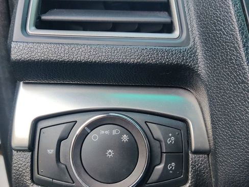 Used 2018 Ford Explorer XLT image 26