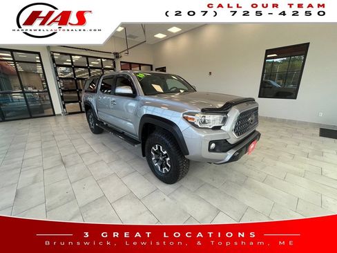 Used 2018 Toyota Tacoma TRD Off-Road AWD/4WD image 9