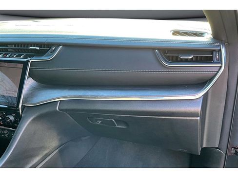 Certified 2025 Jeep Grand Cherokee Overland image 18