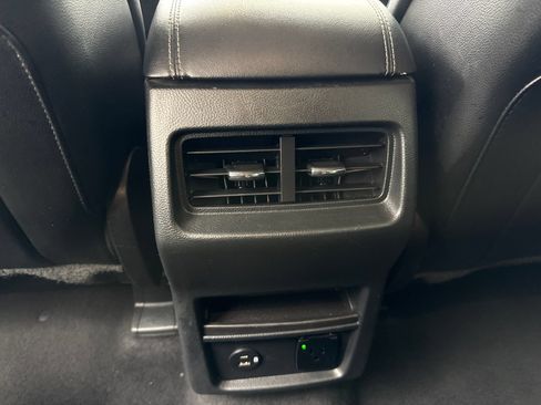 Used 2022 Ford Edge Titanium AWD/4WD image 37