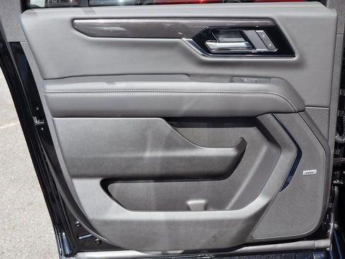 New 2025 GMC Yukon XL Elevation image 19