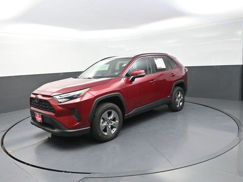 Used 2025 Toyota RAV4 XLE AWD/4WD image 34
