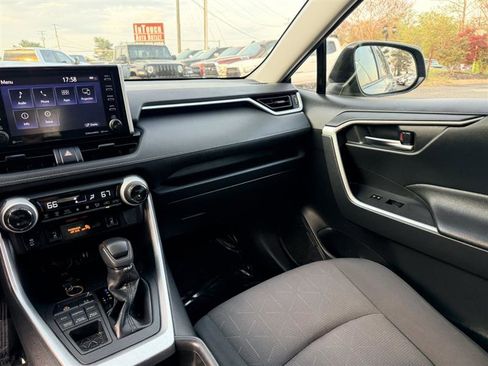 Used 2019 Toyota RAV4 XLE AWD/4WD image 26