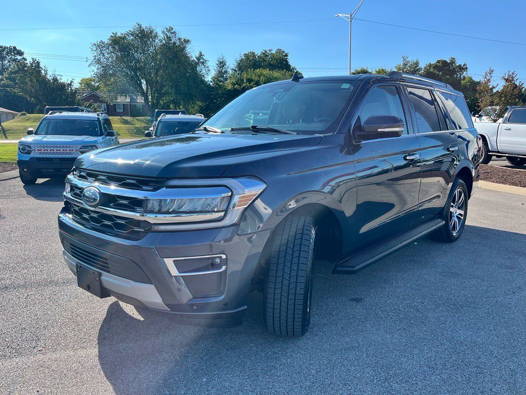 Used 2024 Ford Expedition Limited RWD image 3